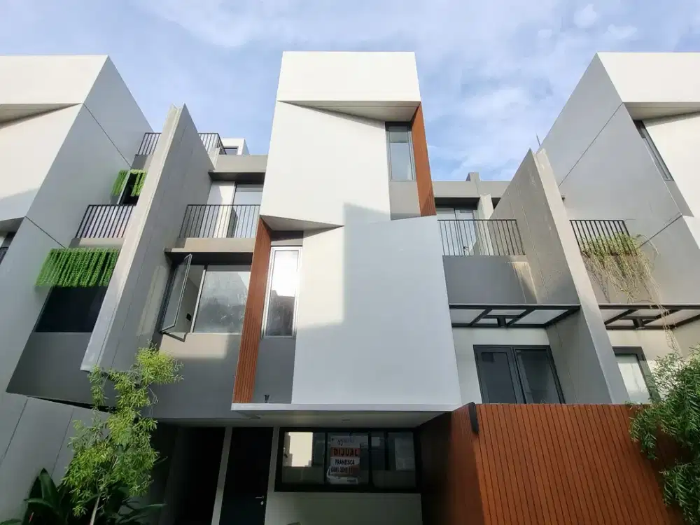 Rumah Townhouse Baru belum di huni 10 menit dari Plaza Bintaro dan Jalan Toll