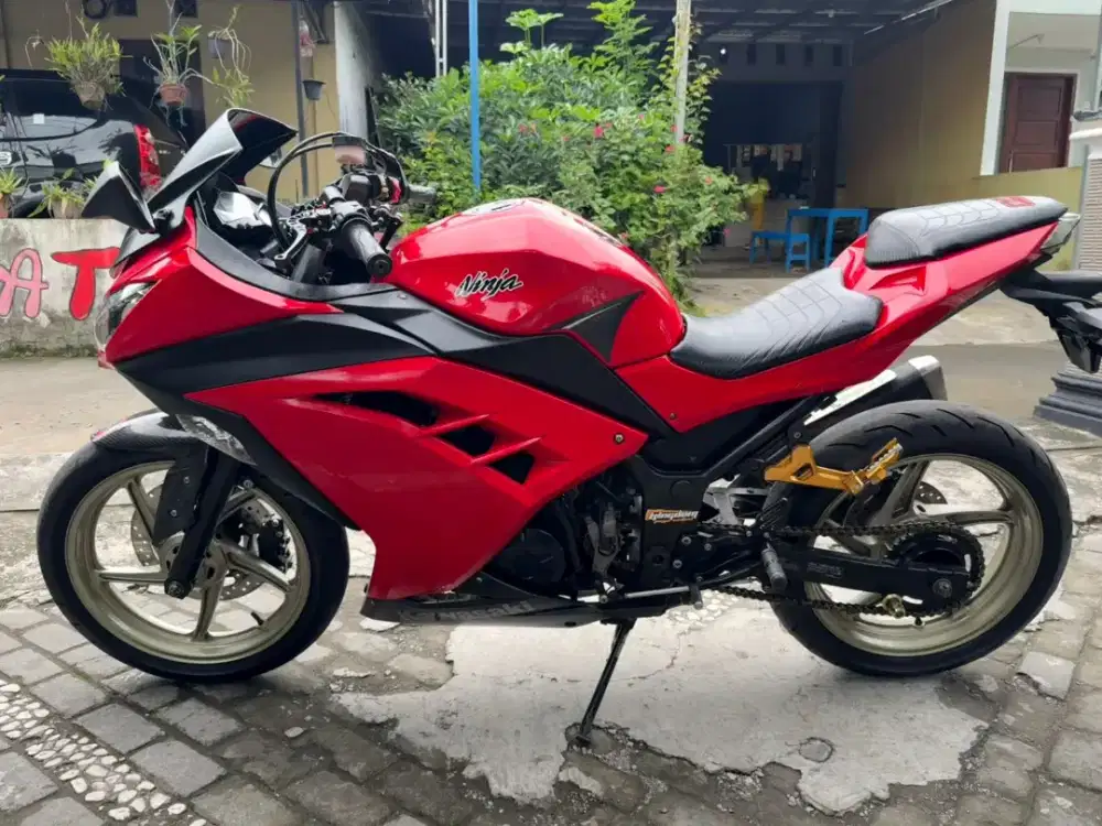 Ninja injeksi 250 CC 2 silinder THN 2014 plat AB Sleman
