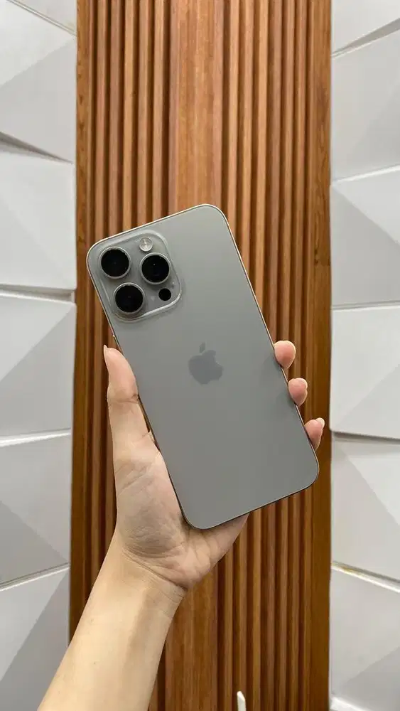 Second iPhone 15 Promax 256 gb space natural titanium garansi resmi