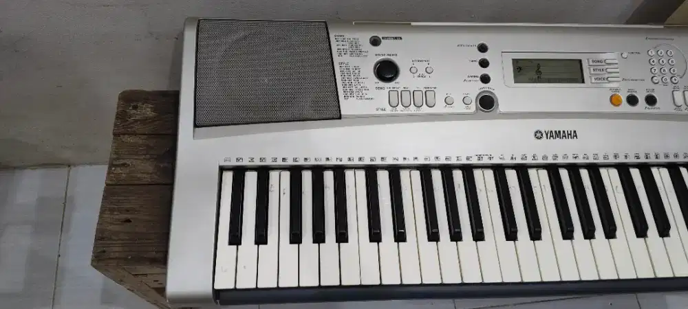Keyboard yamaha psr e313
