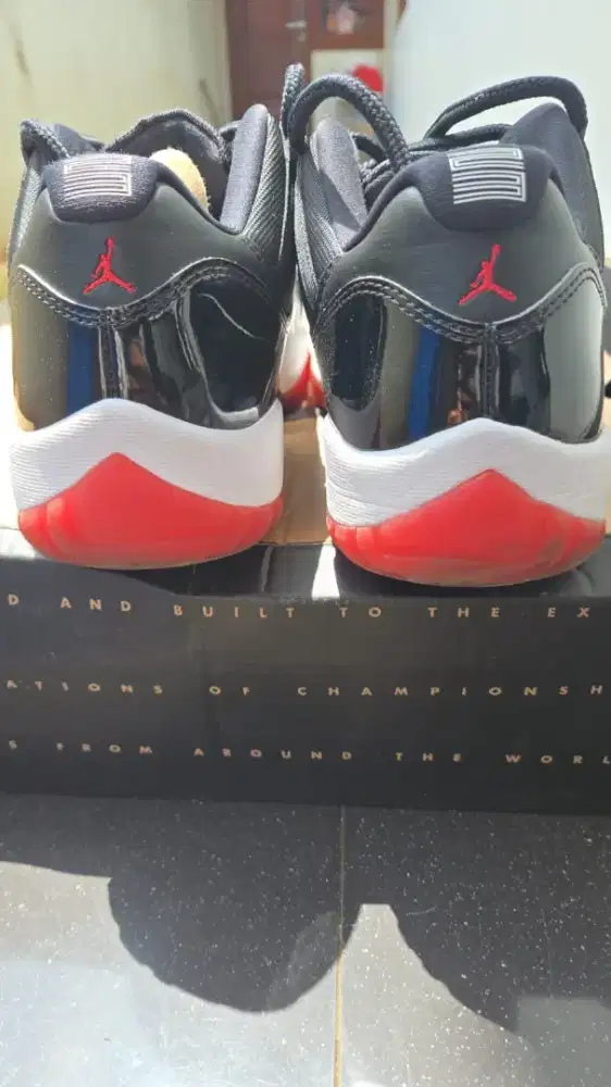 Sepatu air Jordan 11 retro low bred