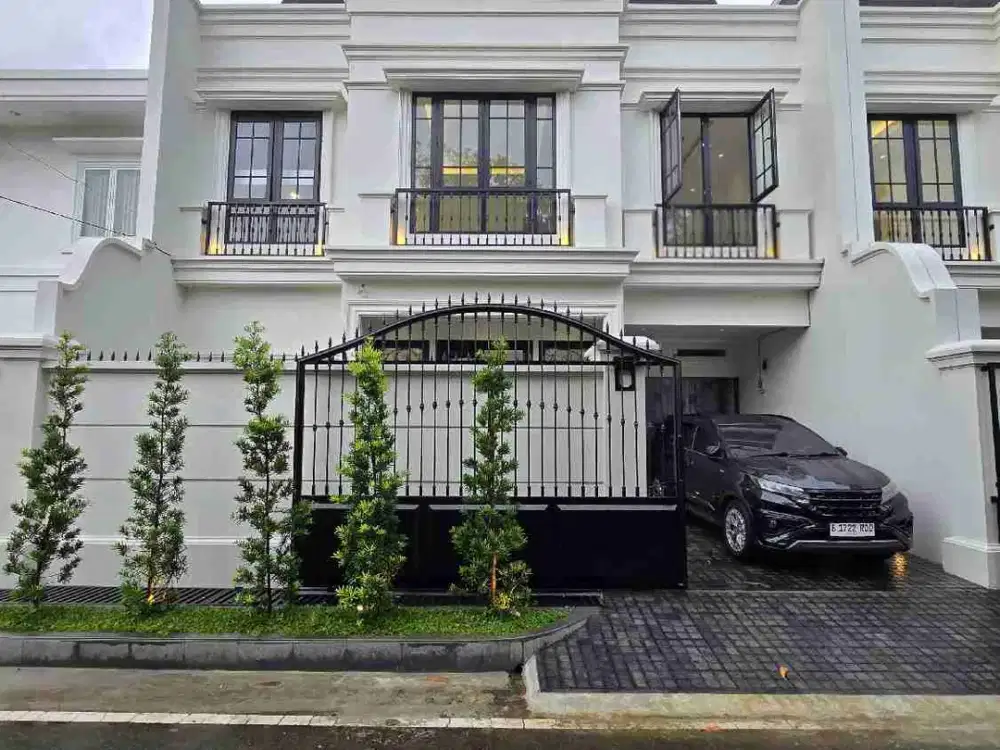 DIJUAL RUMAH MEWAH AMERICAN CLASSIC DENGAN ROOFTOP DI CEMPAKA PUTIH TENGAH JAKARTA PUSAT