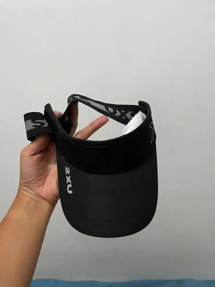Topi Lari 2XU Hitam