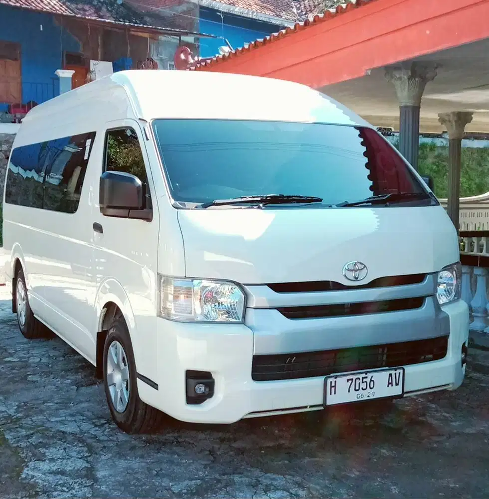Hiace Commuter 2024
