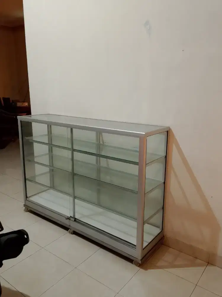 Etalase Kaca Geser 4 Susun