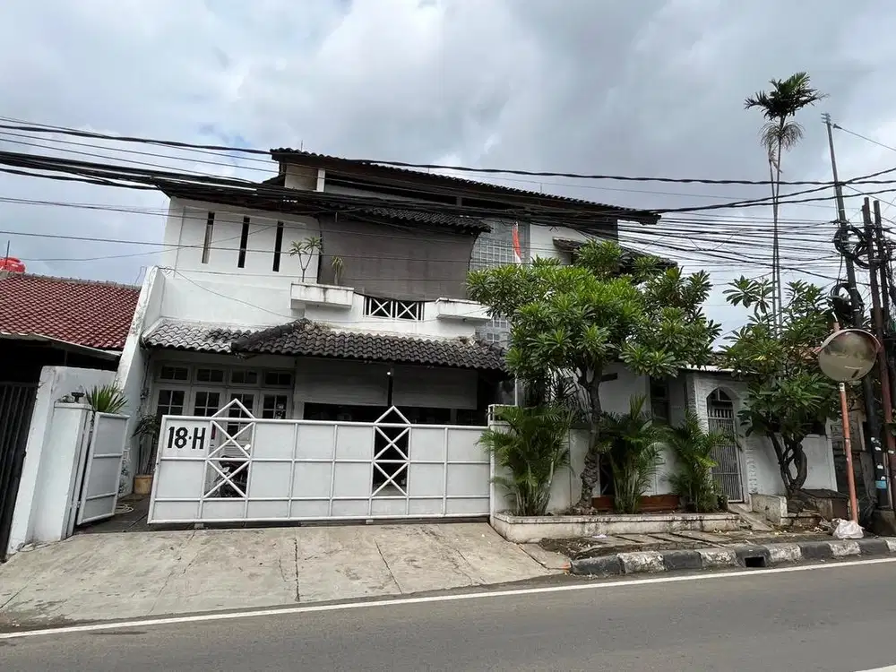 Dijual Rumah 3 Lt Bisa Jadi Kos kosan Lokasi Strategis di Tebet Jaksel