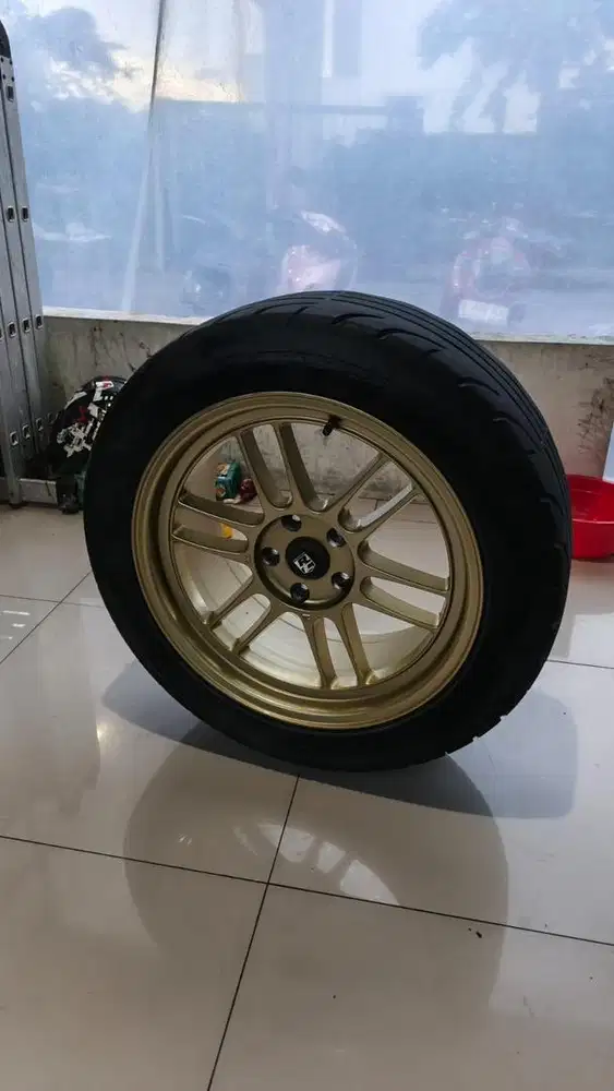 Jual velg r18 dan ban ecelera semi slik