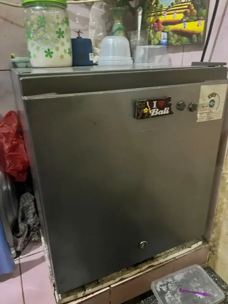 Kulkas bar Hisence - Normal & Terawat