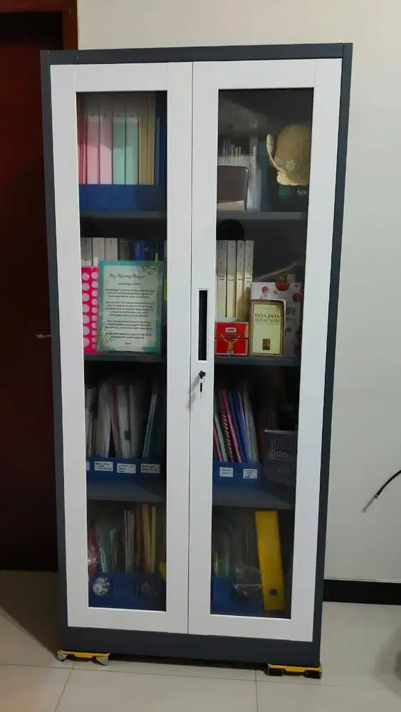 Lemari Besi merek Victory - P x L x T - 185 cm x 85 cm x 40 cm