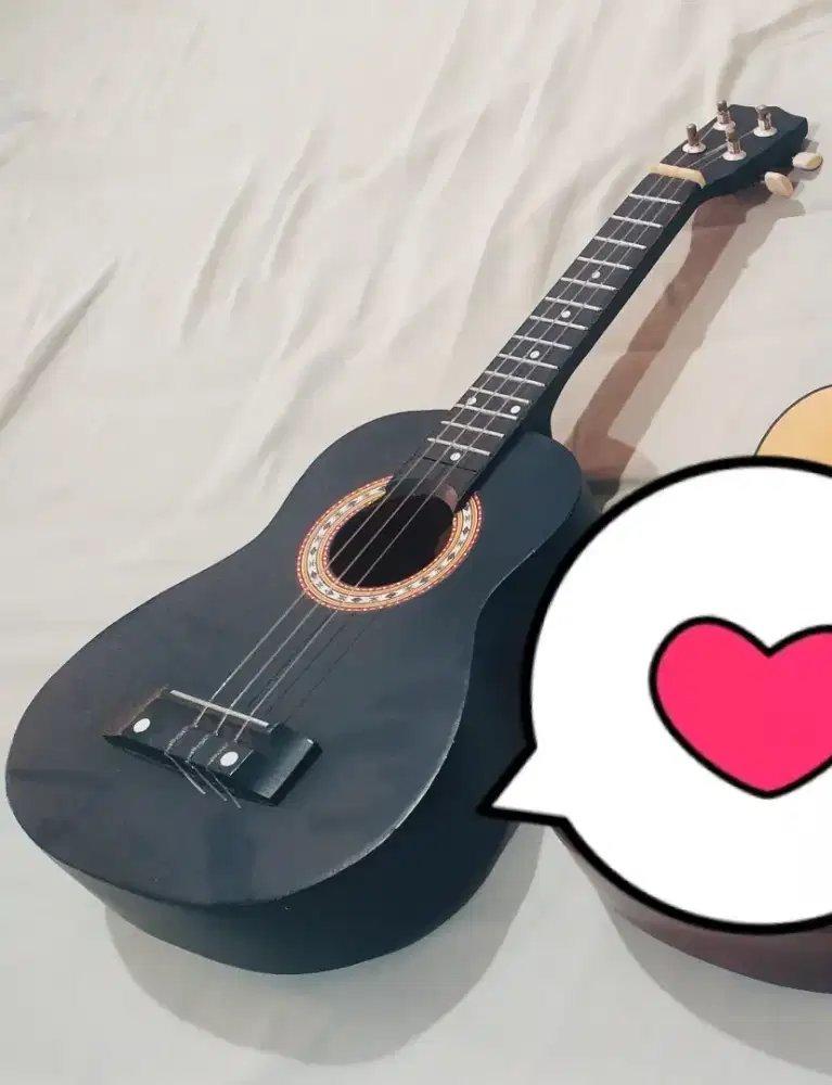 Jual gitar ukulele warna hitam jarang pakai murmer
