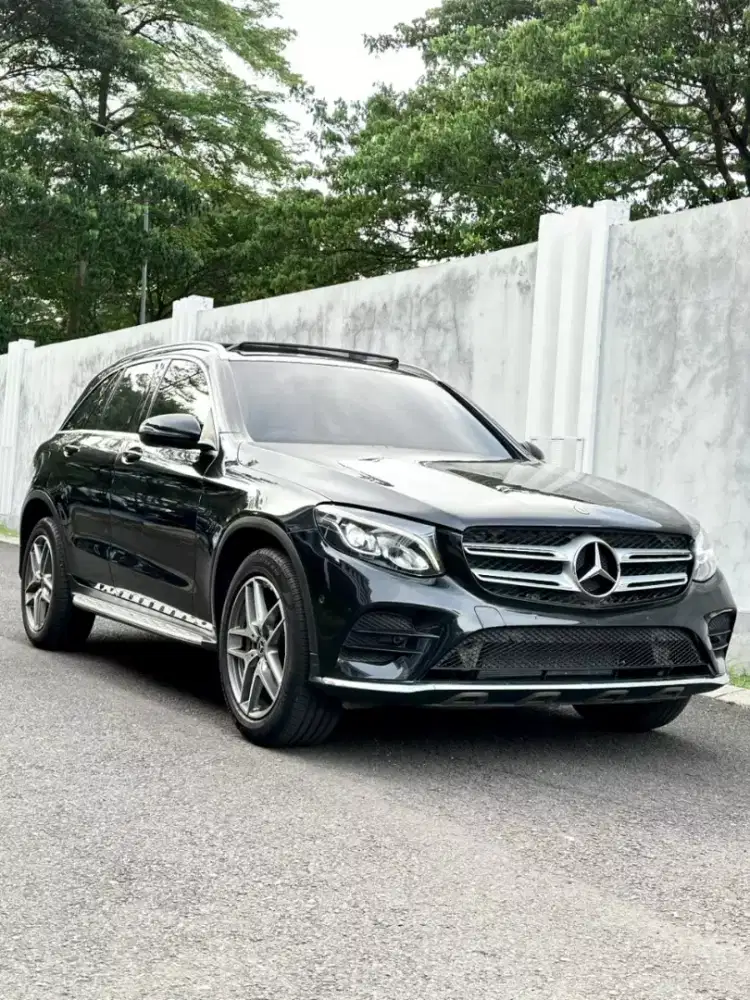 Mercedes Benz GLC200 2019 AMG Black! Dual Panoramic Sunroof! LIKE NEW