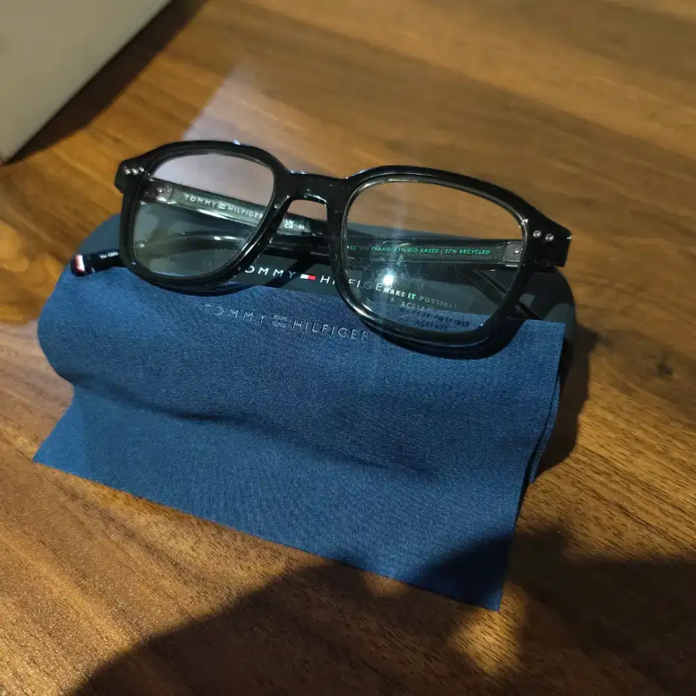 Jual kacamata tommy Hilfiger BNIB
