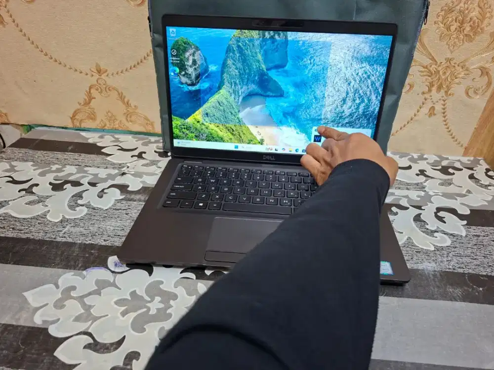 Laptop Dell • Latittude 5300 ~Touchreen -CORE I5 GEN8 -SSD 256GB - 8GB