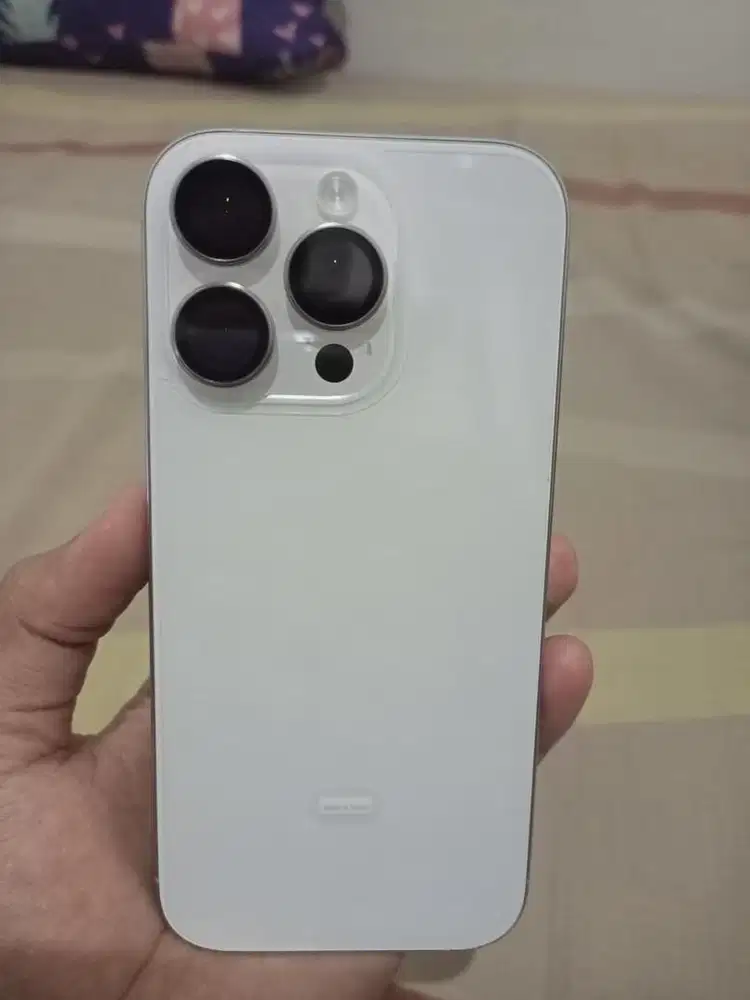Iphone 16 pro putih
