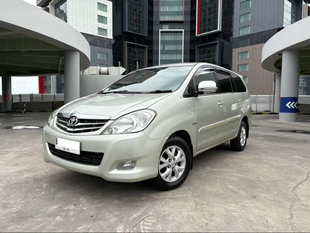 Toyota Innova 2.5 G Diesel AT 2010 Solar // grand V 2.0 bensin
