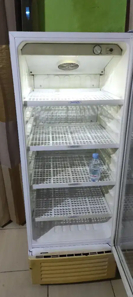 Di jual Showcase bagus