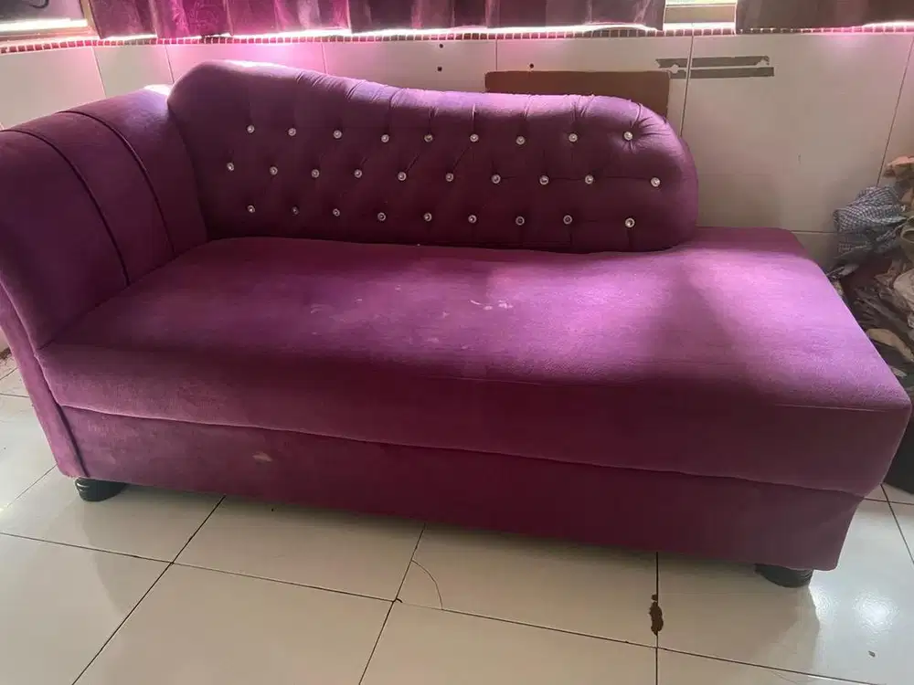 Sofa bekas warna ungu