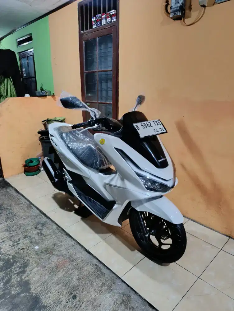 Bissmillah dijual motor Honda PCX 160cc like new 2025 istimewa