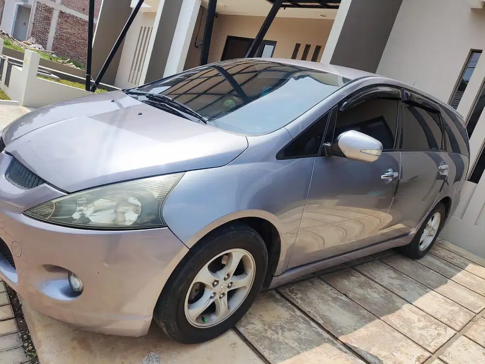 Mitsubishi Grandis 2006 Bensin