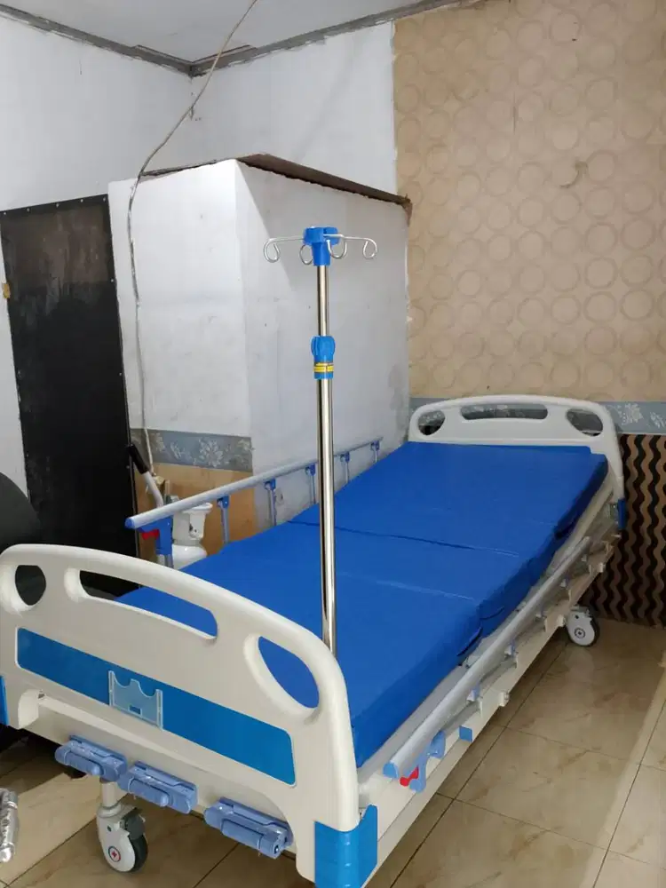 Tempat Tidur (BED) Ranjang pasien Manual 3 engkol (3 Crank)