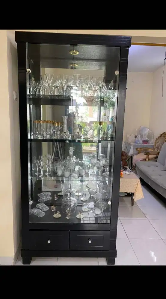 Lemari Pajangan mulus