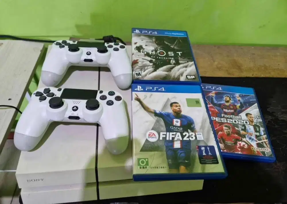 PS4 fat + 2 Stik + 3 BD Lengkap