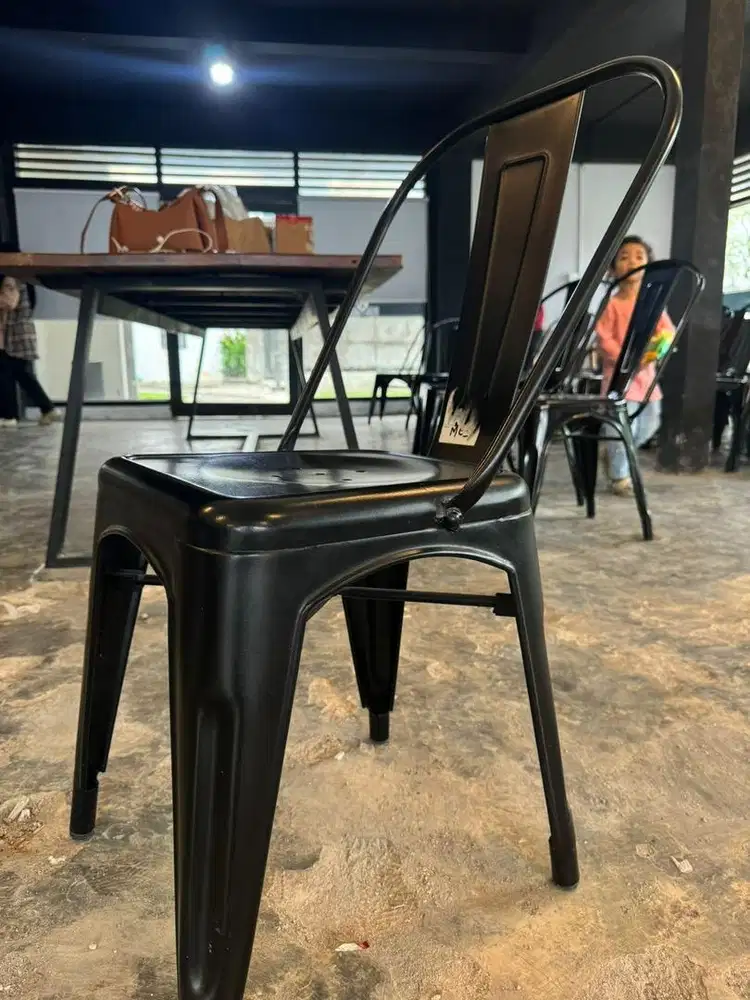 Kursi cafe bahan metal
