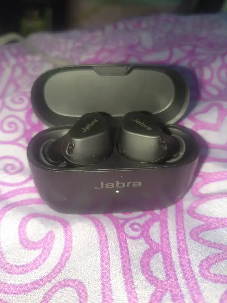Ear bud, earphones,  Jabra elite 4