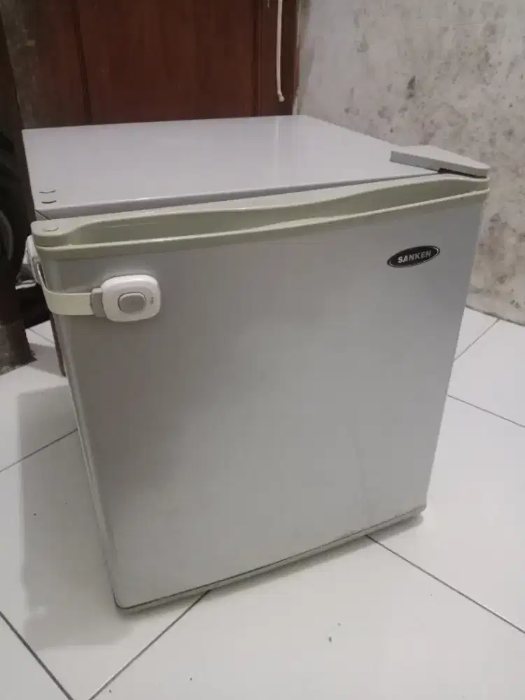 KULKAS MINIBAR SANKEN