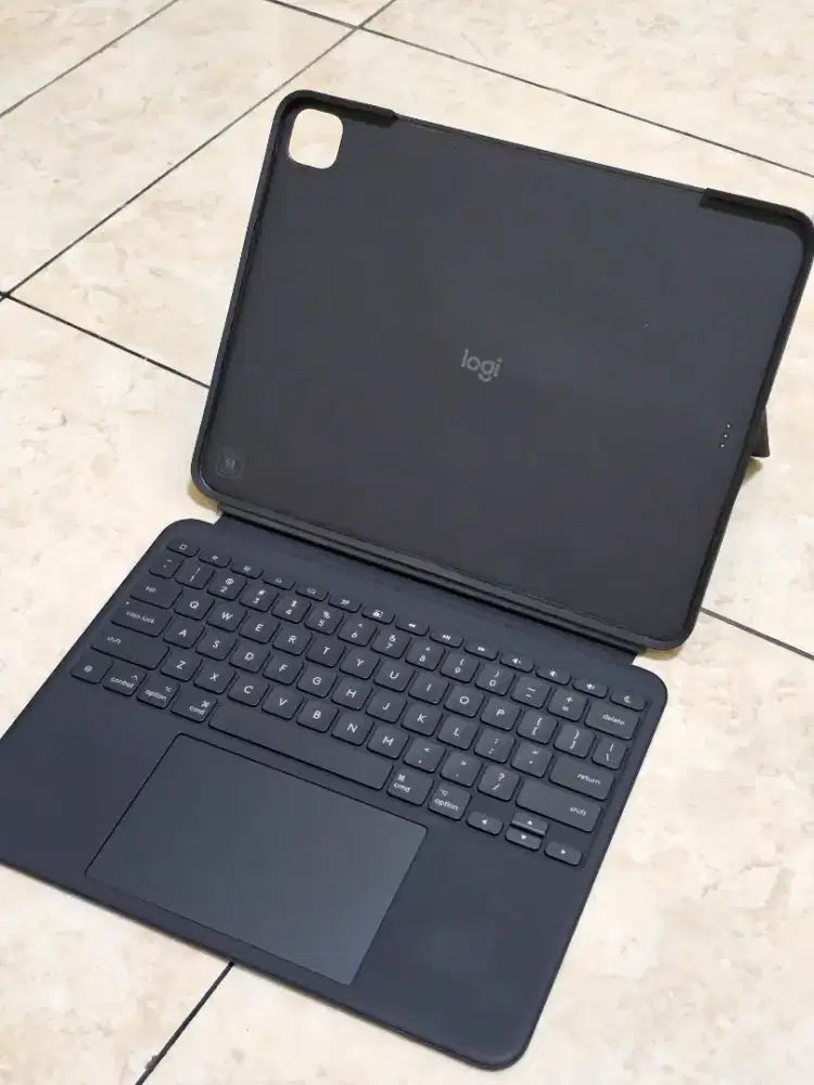 Logitech Combo Touch Ipad Pro M4/M5