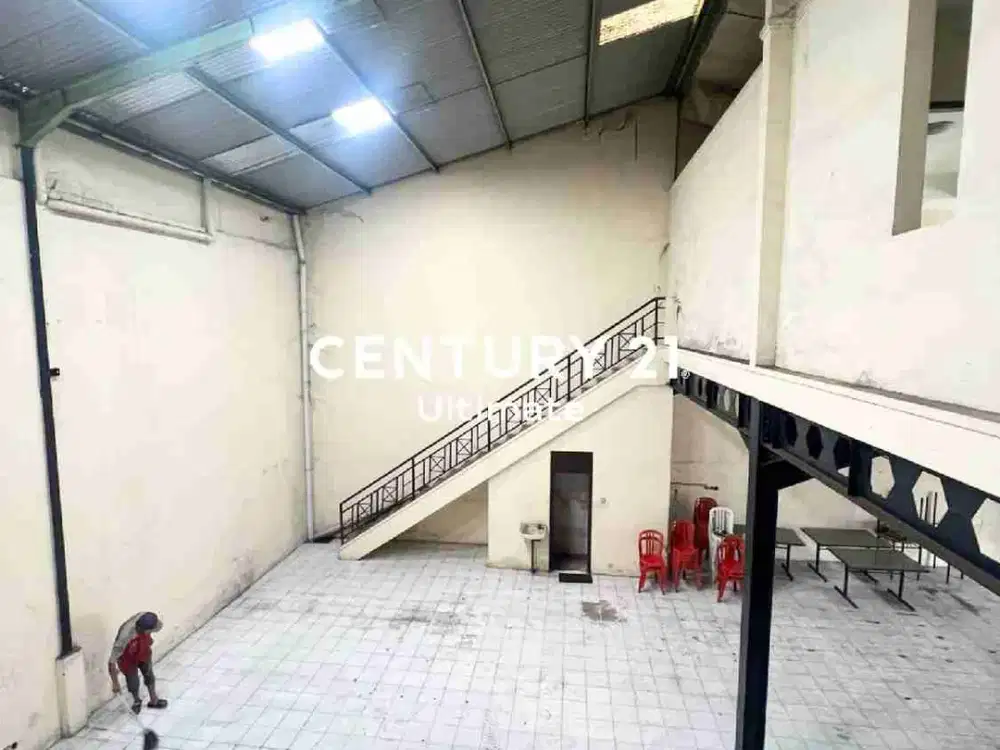 Ruko Lebar Parkir Sangat Luas di Blimbing, Malang Dekat Araya