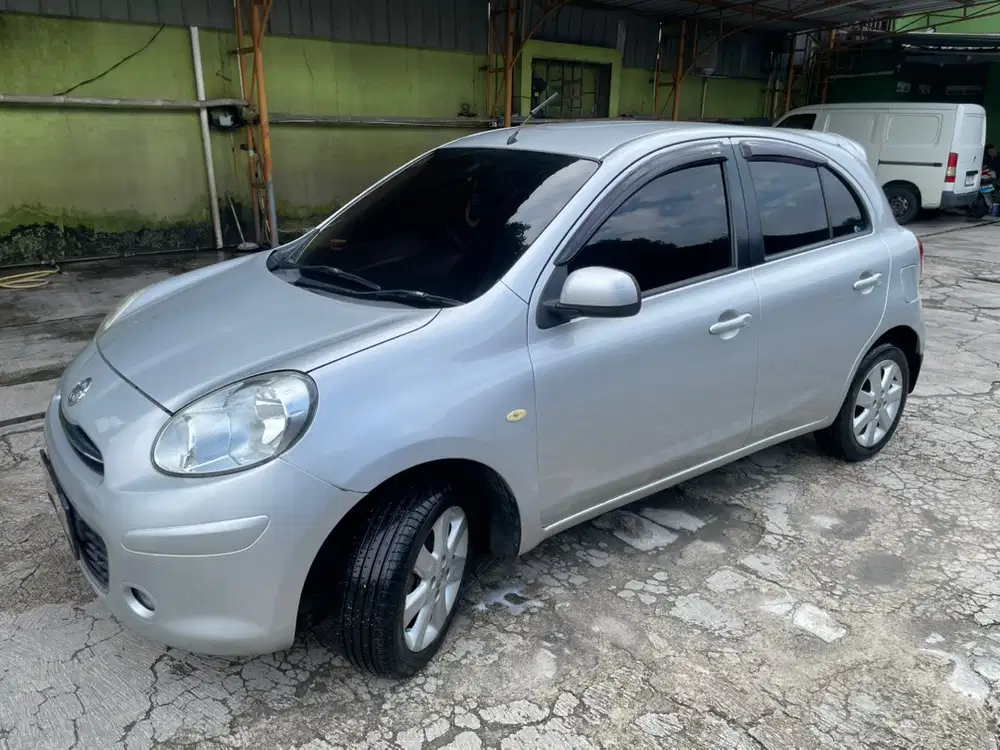 Nissan March 2011 Bensin