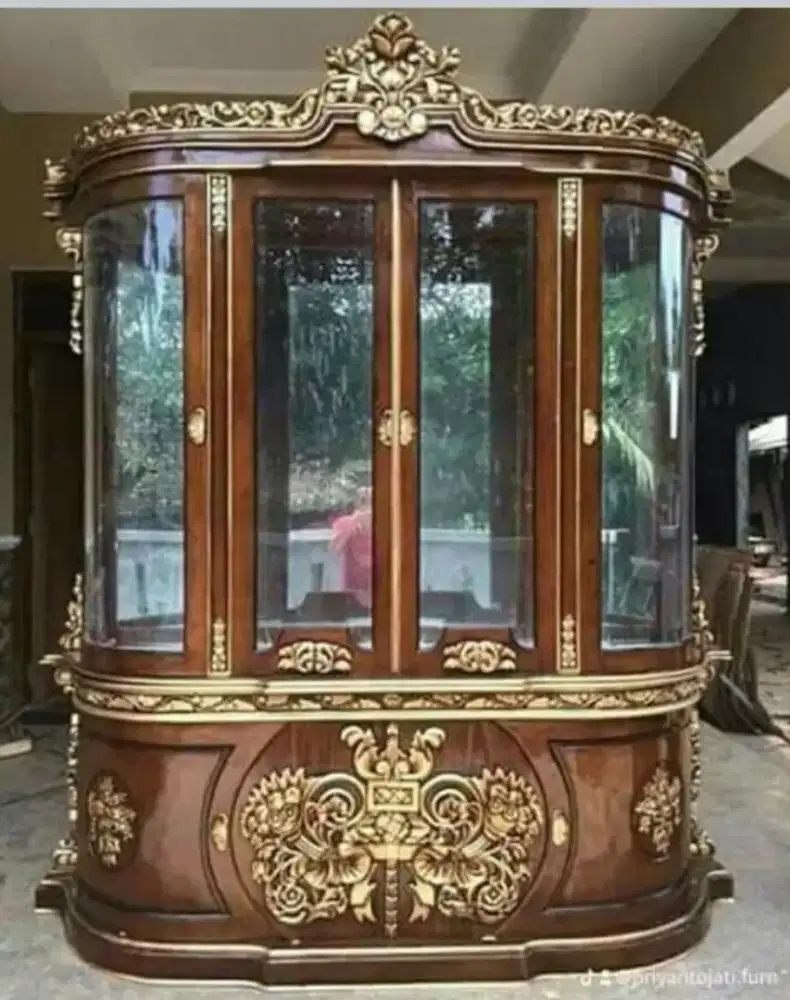 Lemari hias bahan kayu jati