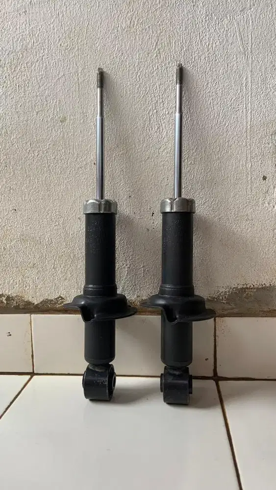 shock breaker absorber belakang set kiri kanan honda stream/ crv gen