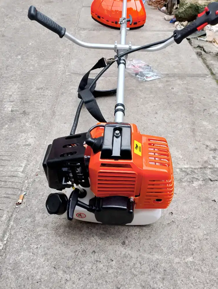 MESIN PEMOTONG RUMPUT 2 TAK SELPANG SAMPING