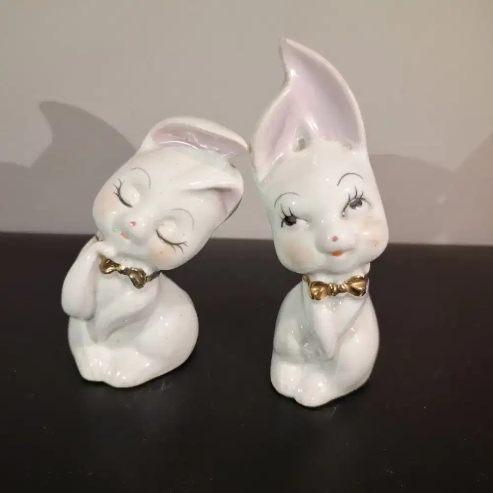 Patung Pajangan Dekorasi Interior Mini Shy White Rabbit  Couple