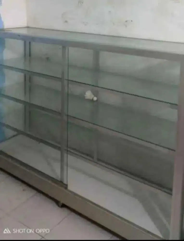 Di jual cepat 2 etalase