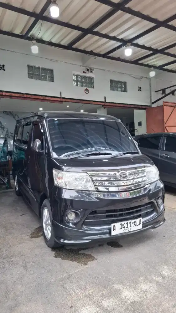 Daihatsu Luxio X matic 2018 bekas murah hitam