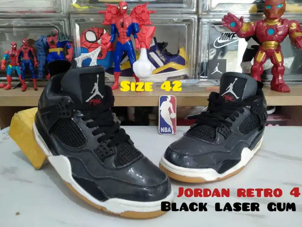 Sepatu Basket Nike Jordan Retro 4 Black Laser gum