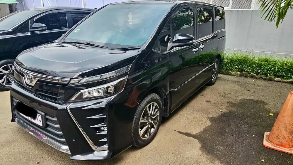 Toyota Voxy 2018 CVT