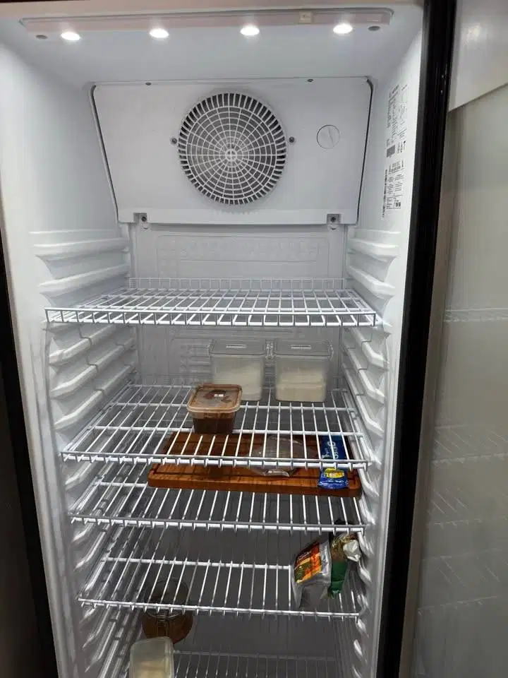 Jual Showcase RSA 5 RAK good condition murah