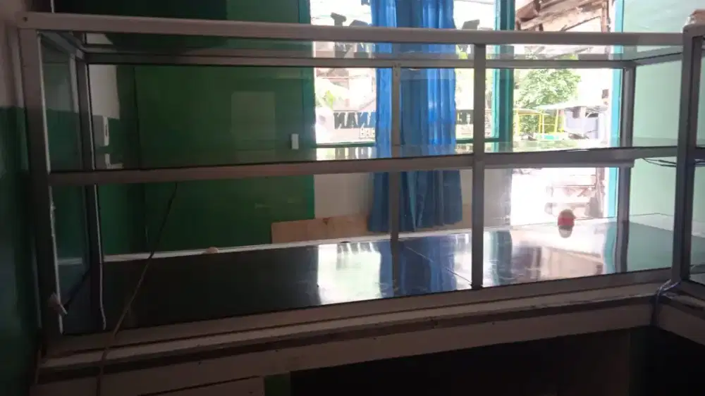 Etalase bekas warteg