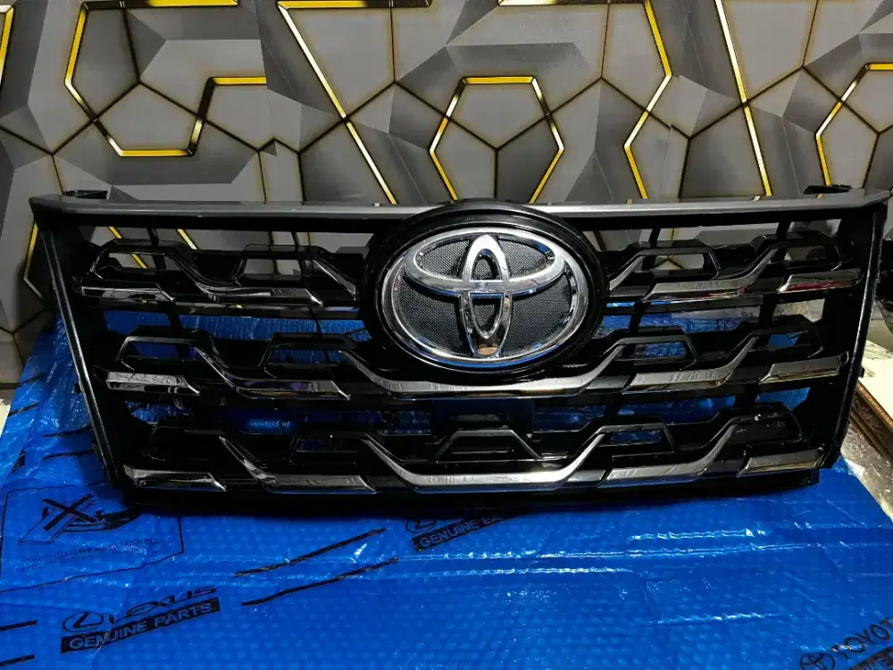 Grill Fortuner vrz GR black crome 2023 original