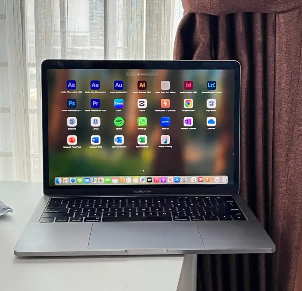 Jual Murah Macbook Pro Toucbar 2019 13 8/256GB No minus