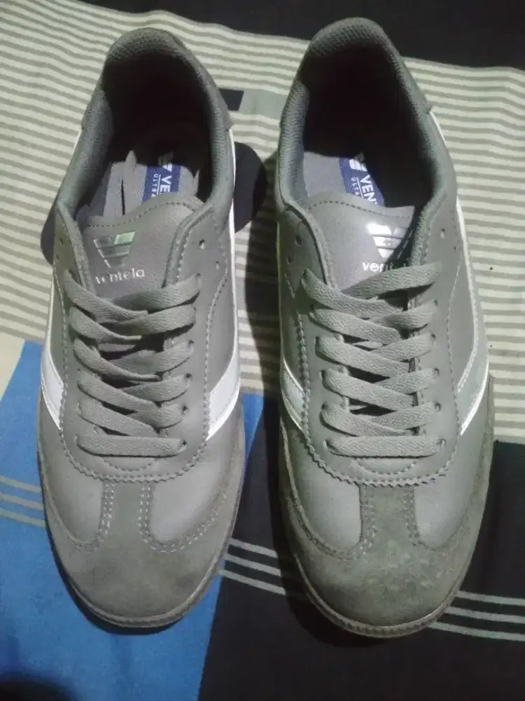 Sepatu ventela size 42