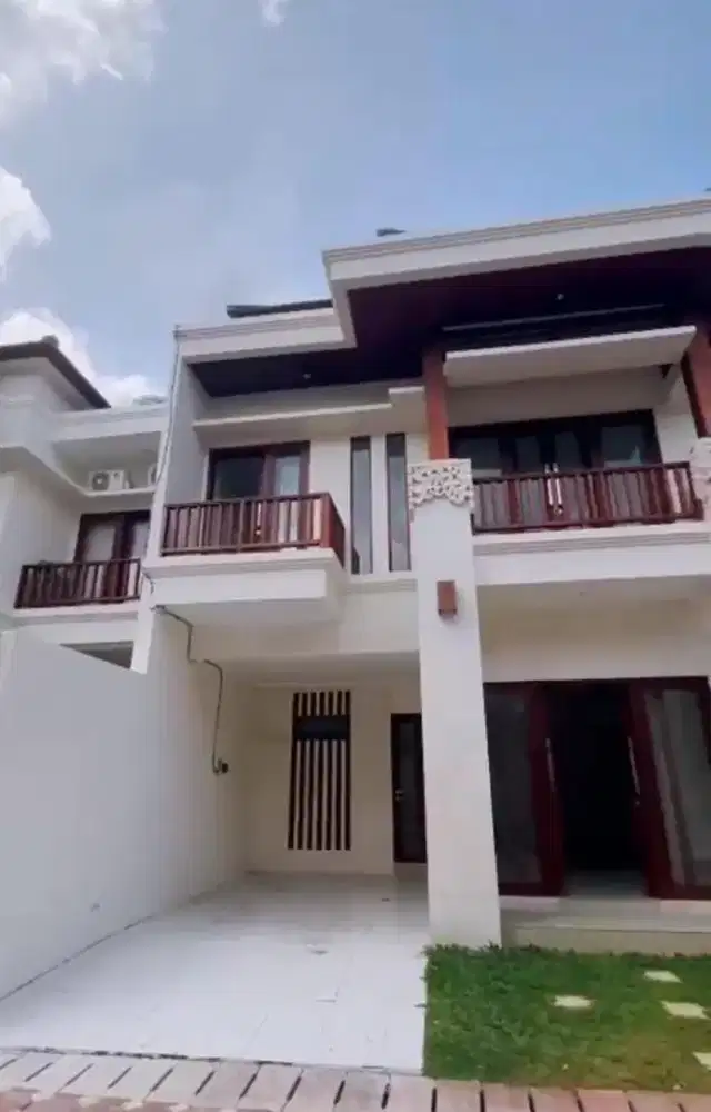 Jual rumah semi villa ada pool di Jl Tukad Balian Renon Denpasar Bali