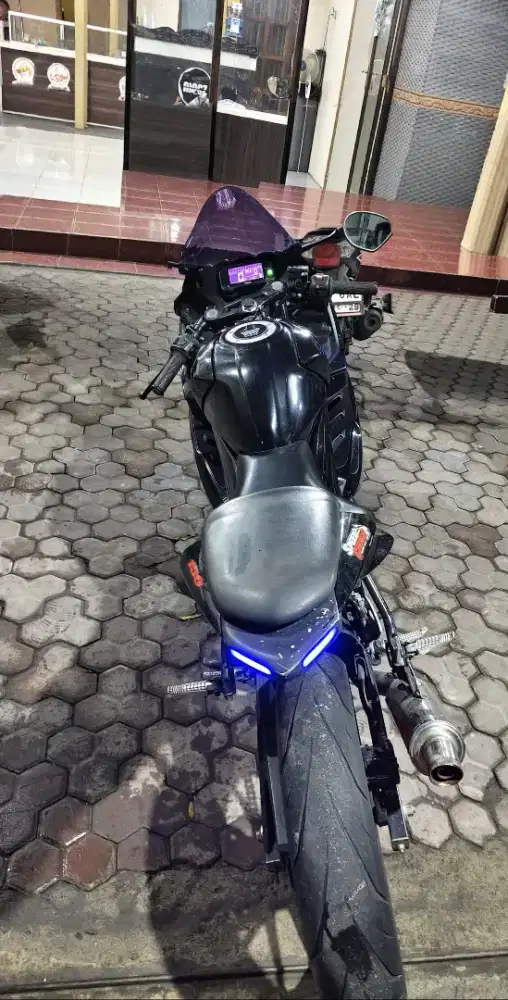 DIJUAL SUZUKI GSX R150 HITAM