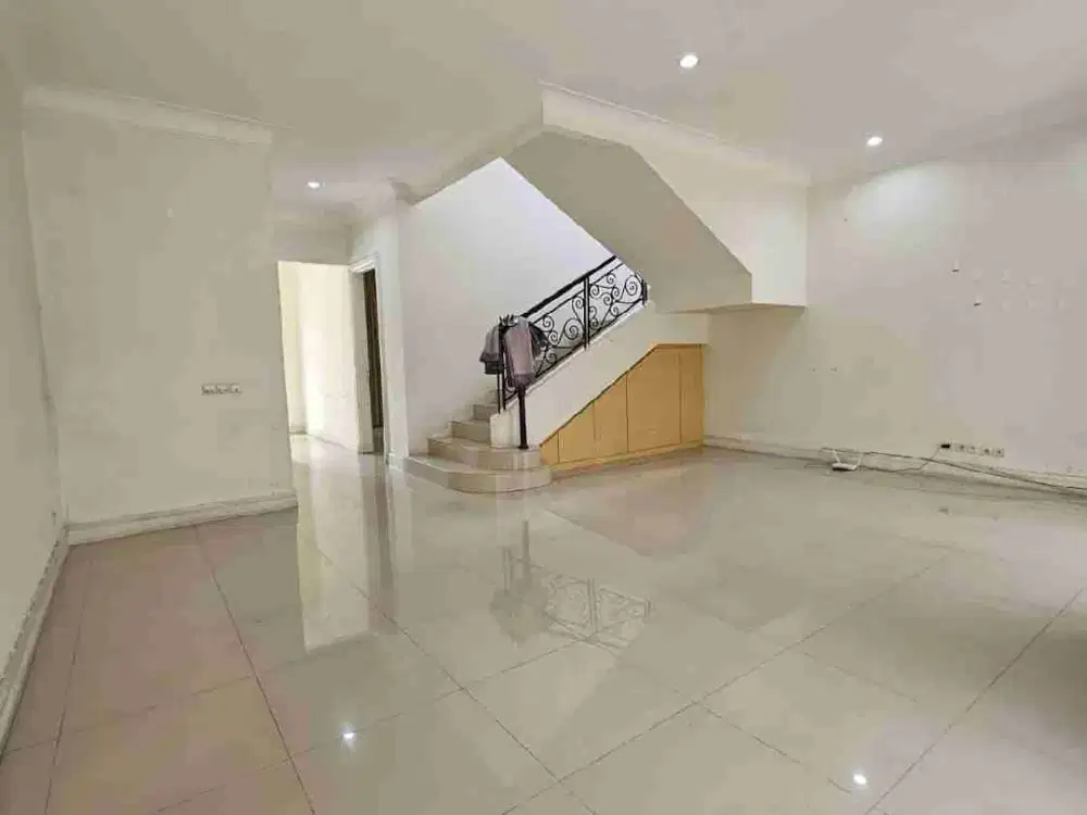 Dijual/disewa cepat rumah luas di modernland tangerang