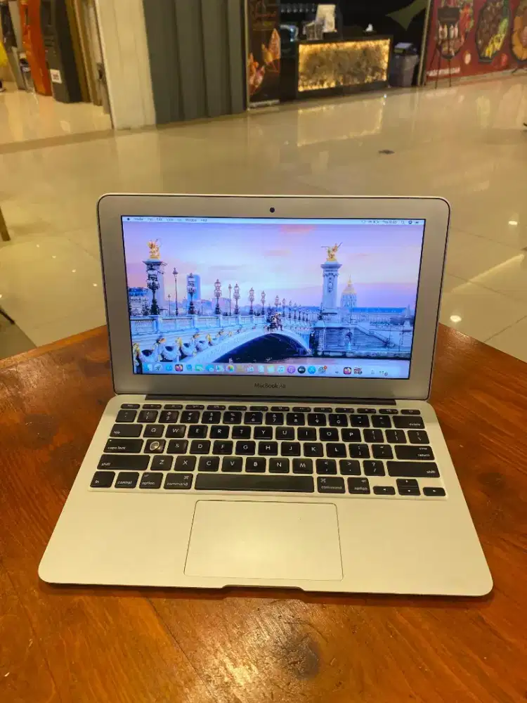Macbook Air 11 inch , 2015