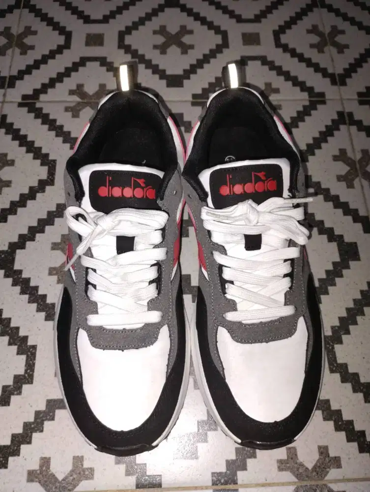 Sepatu Diadora Size 44